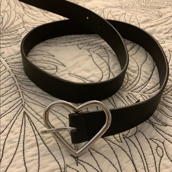 SHEIN Accessories - Heart Belt